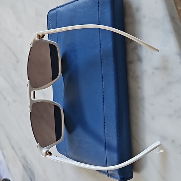 3X☀️HP☀️Versace Vintage Women's Sunglasses 4363 - Picture 3 of 7